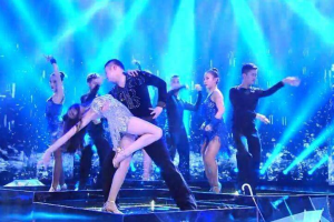 为何迪丽热巴学生时期没人追？当看完这些照片后，网友：好像明白了