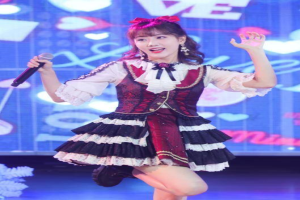 都半年没有收入了，可是李艺彤为什么不去工厂打螺丝呢