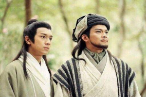 乔峰为什么总是戴帽子？当黄日华摘下帽子后，网友都笑出了猪叫声