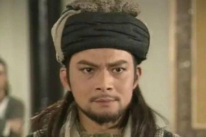 乔峰为什么总是戴帽子？当黄日华摘下帽子后，网友都笑出了猪叫声