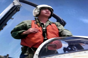 2001年，南海撞机王伟成功跳伞，为什么十万人都没有找到他的踪迹？ 缩略图