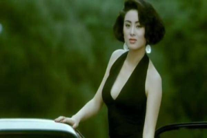 与王祖贤并称香港“四大尤物”，都别骚扰过，为何独独她没人敢碰？