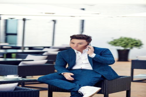 父亲将他视为谋利工具,长大转型失败被吐槽,可他为何还能开豪车