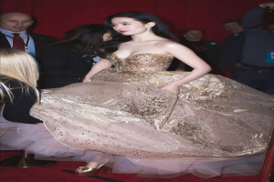 刘亦菲三代比美,看到外婆年轻时照片,才明白为啥刘亦菲说自己丑